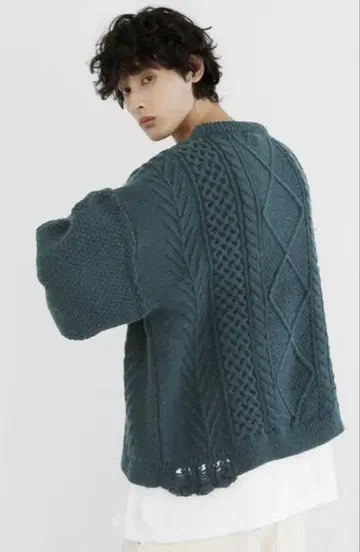 VICTIM DAMEGE CABLE KNIT 데미지 케이블 니트