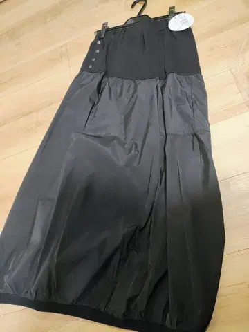 [ 새상품 ] lasud active 절개 스커트