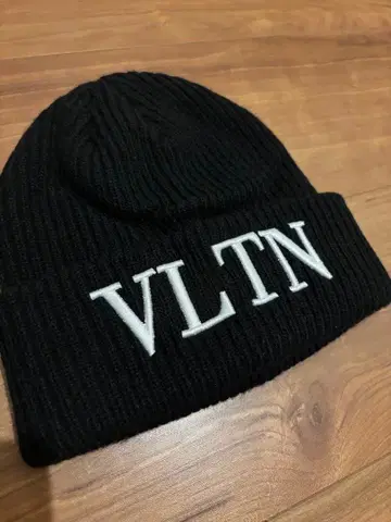 VLTN 로고 니트 모자