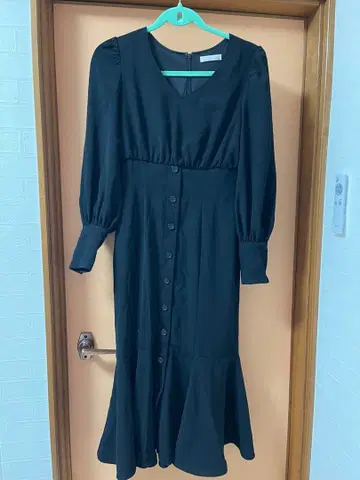 블랙 플레어 원피스 벌룬 슬리브 rienda