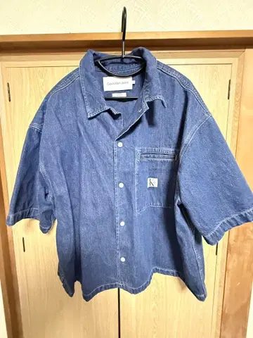 [ 설명란을 참조하세요 ] Calvin Klein 박스 숏 데님 셔츠