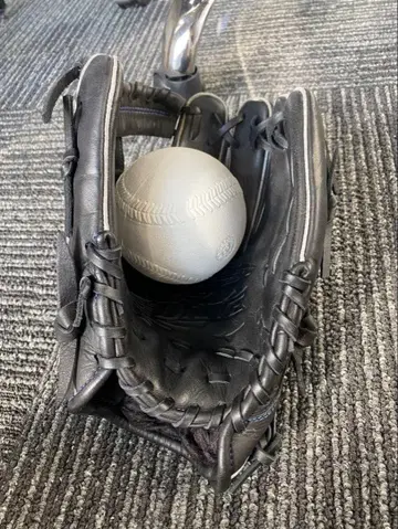 미즈노 블랙/블루 소프트볼 그로브