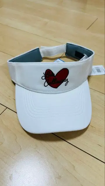 캘러웨이 바이저 화이트 하트 자수