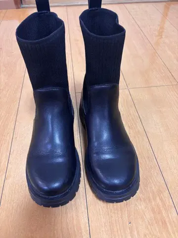 비어즐리 리브 부츠 블랙 정가 27500 24cm