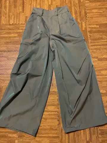 그레이 와이드 팬츠 밑단 드로 코드