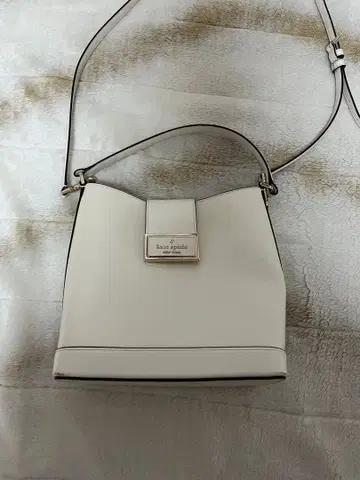 케이트 스페이드 숄더백 화이트