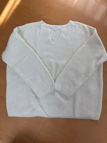 AMERICAN EAGLE 화이트 V넥 긴팔