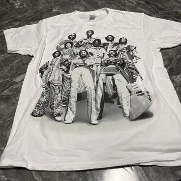 그래픽 프린트 화이트 T셔츠