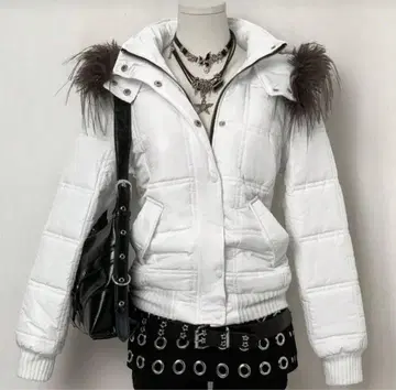 헤이세이 갸루 화이트 퍼 부착 다운 자켓