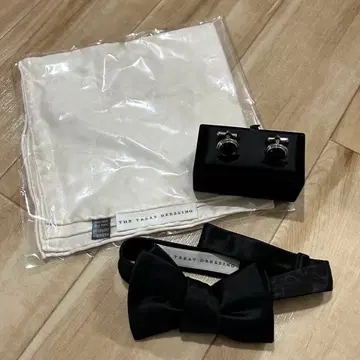 THE TREAT DRESSING 블랙 새틴 보타이 커프스 링크 세트