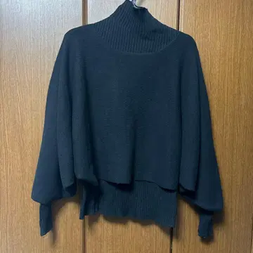 LASUD 블랙 하이넥 셋업 플레어 슬리브 스웨터