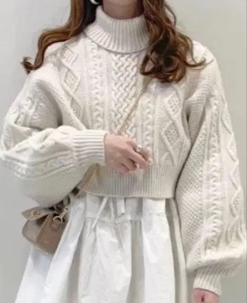 hebther 화이트 케이블 니트 크롭 스웨터
