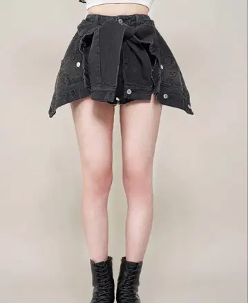 다리치 도킹 디자인 데님 숏팬츠