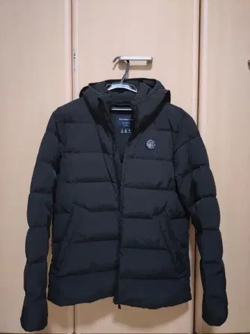 Abercrombie & Fitch 블랙 다운 자켓 S
