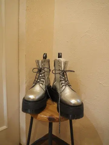 Dr. Martens Jadon Max Metallic Platform