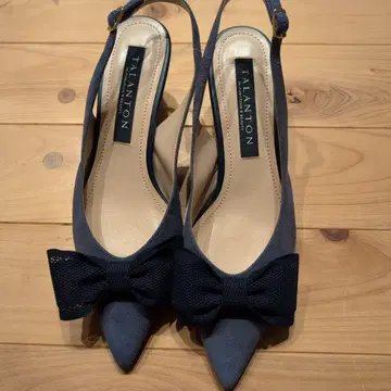 새상품급 TALANTON 네이비 리본 포함 하이힐