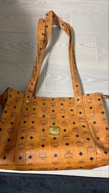 MCM 브라운 토트백 로고 프린트