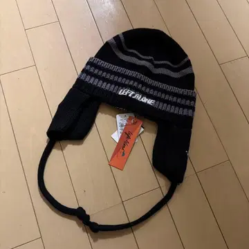 Left Alone 니트 모자 귀마개 블랙/그레이