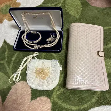 펄 목걸이 세트와 파우치