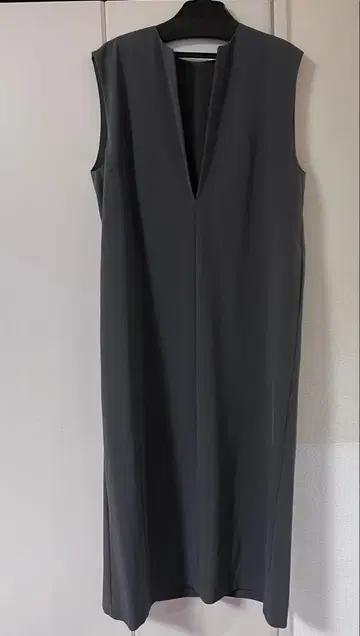 Aga 슬리브리스 원피스