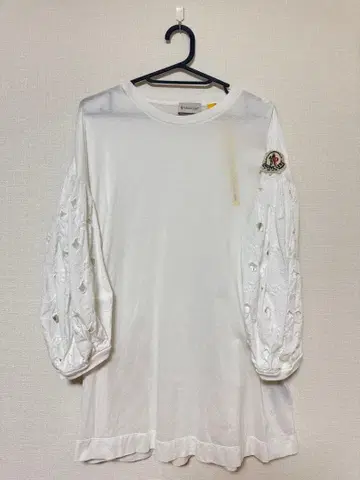 MONCLER 벌룬 슬리브 비쥬 T셔츠