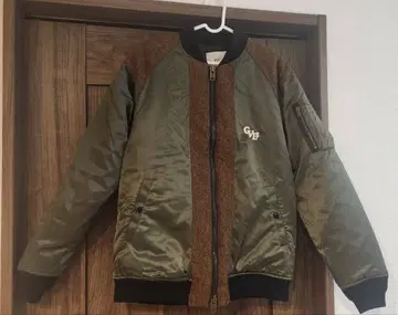 GAVIAL 올리브 그린 점퍼 MA1