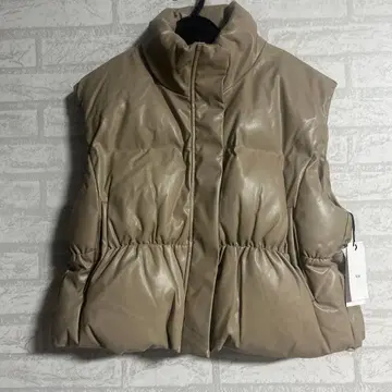 Vin 베이지 인조 가죽 충전솜 베스트