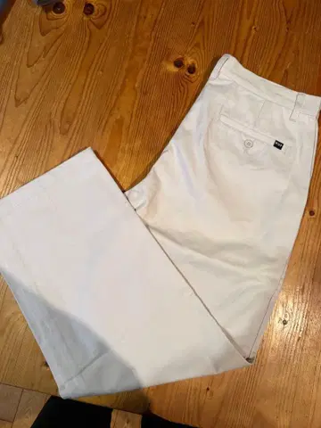 HUF 화이트 스트레이트 데님 34