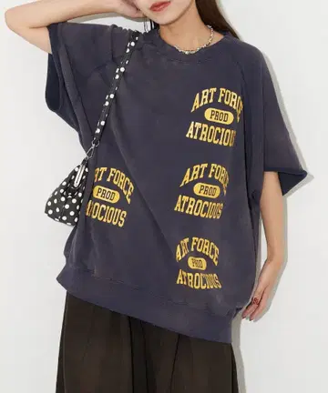 초레어 택 포함 [ 차오패닉 ] 빈티지풍 맨투맨 리프로덕션 라벨