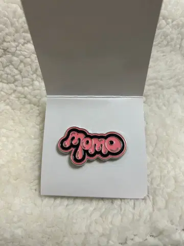 TWICE 랜덤 핀 배지 모모