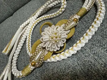 미사용품 화이트와 금색 꽃 모티브 허리띠