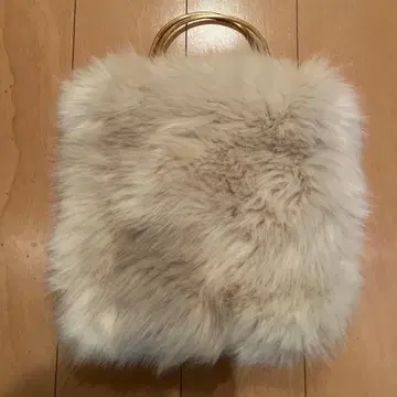 아이보리 퍼 핸드백 BIRTHDAY BASH