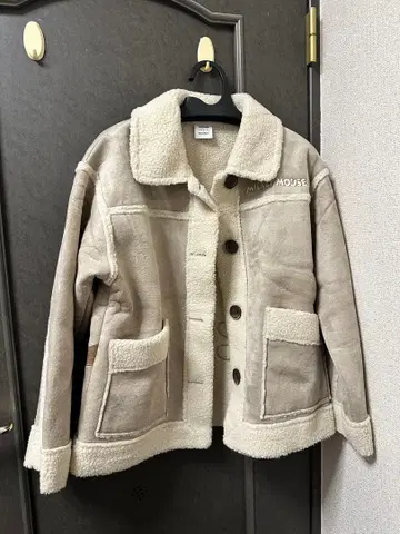 moussy x Disney 콜라보 카라 부착 보아 자켓 새상품급