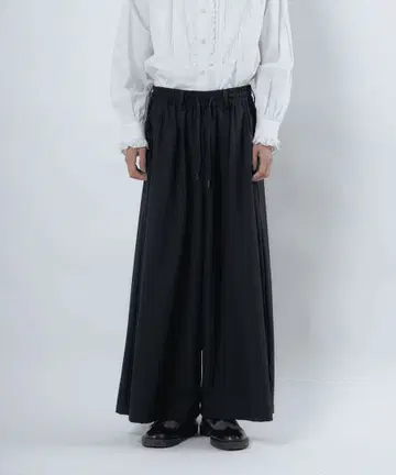 NOT CONVENTIONAL 하카마 슬랙스