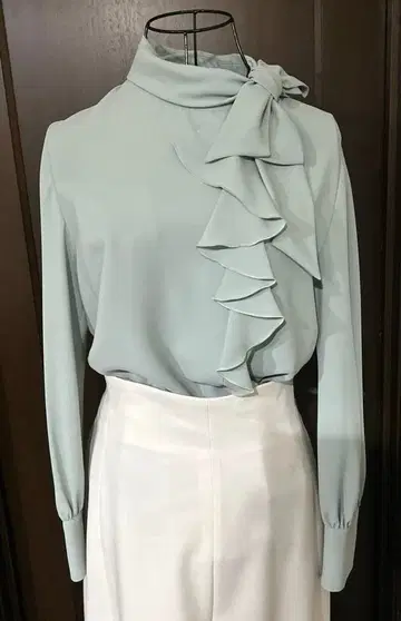 스트로베리 필드 리본 프릴 블라우스