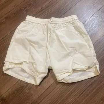 Saturdays NYC S 사이즈 화이트 컬러 운동 스포츠 하프 팬츠