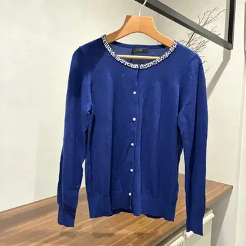 ru 비쥬 부착 블루 긴팔 가디건