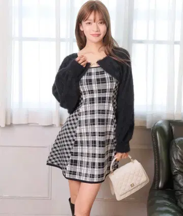 LIP SERVICE 모양을 선택할 수 있는 페더 체크 앙상블 원피스