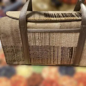 일본 의류용 백 베이지 계열 스트라이프 무늬