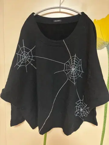 MILKBOY 거미줄 돌먼 맨투맨