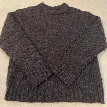 스터링 루어 다크 그레이 긴팔 니트 스웨터