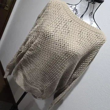 LUCA 택 포함 새상품 베이지 오프숄더 니트 스웨터