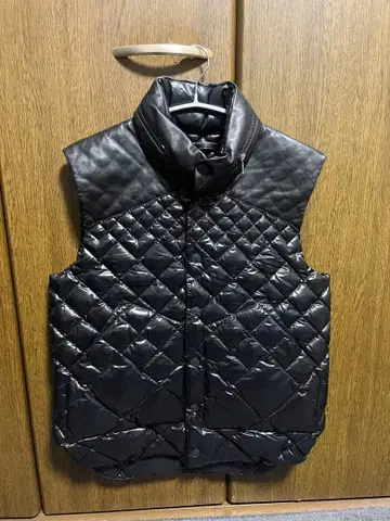 EMPORIO ARMANI 블랙 다운 베스트 사이즈 50