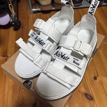Dr. Martens 화이트 샌들 26cm