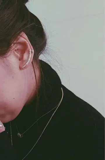 [새상품] anika/아니카/크레센트 실버 귀걸이