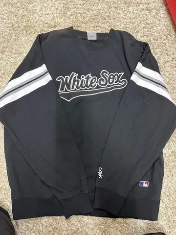 화이트 양말 스트라이프 맨투맨 LL