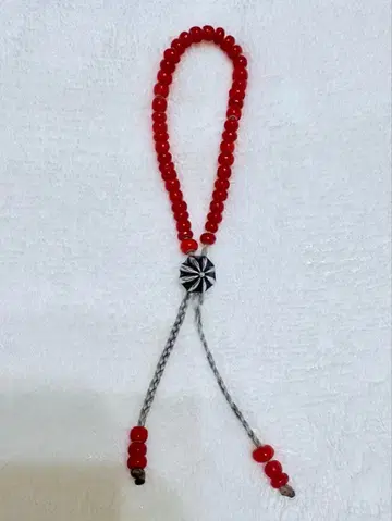 화이트하츠 비즈와 콘초의 팔찌