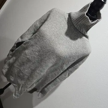 스콧 클럽 새상품급 그레이 터틀넥 니트