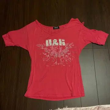 D&G 핑크 오프숄더 T셔츠