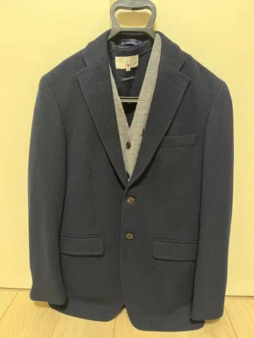 네이비 테일러드 자켓과 베스트 세트